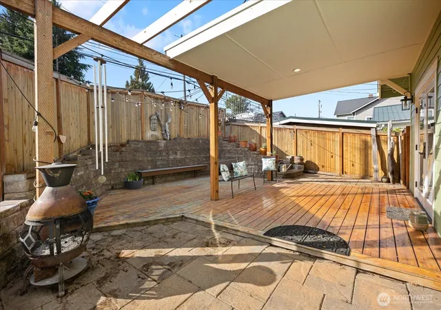 Photo 3 of Single family home for sale at 916 E Marine View Dr, Everett, WA 98201 | MLS# NWM2586881 | Listing updated on 2026-09-28