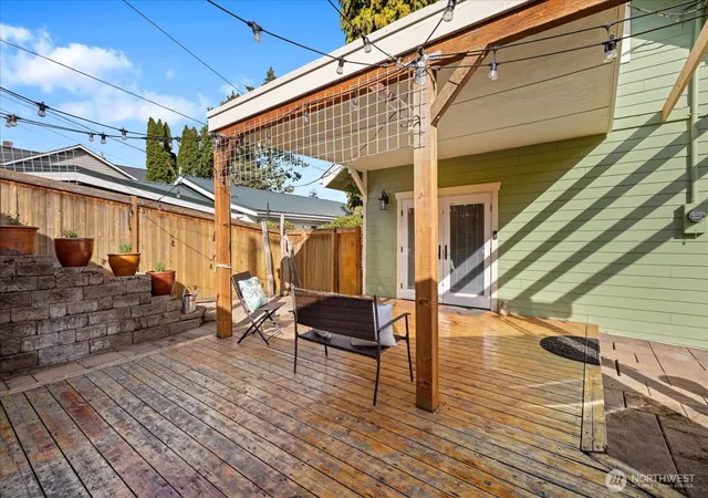 Photo 3 of Single family home for sale at 916 E Marine View Dr, Everett, WA 98201 | MLS# NWM2586881 | Listing updated on 2026-09-28