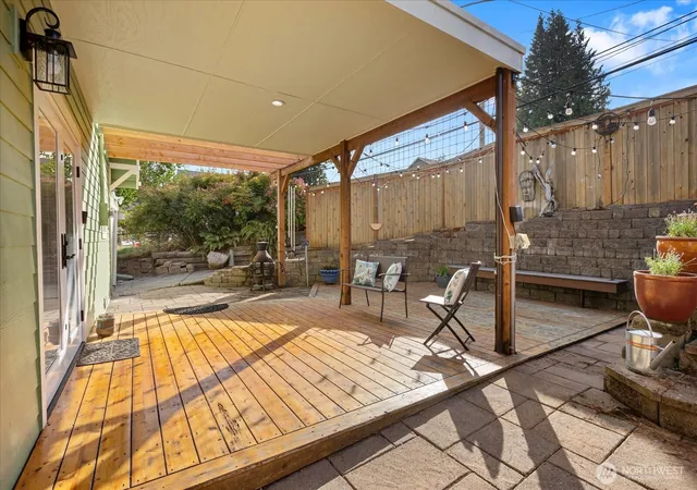 Photo 4 of Single family home for sale at 916 E Marine View Dr, Everett, WA 98201 | MLS# NWM2586881 | Listing updated on 2026-09-28