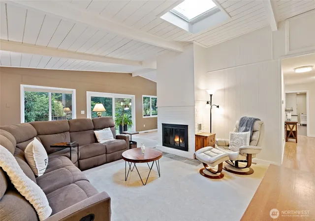 Photo 3 of Single family home for sale at 18483 47th Place Ne, Lake Forest Park, WA 98155 | MLS# NWM2586884 | Listing updated on 2026-10-02