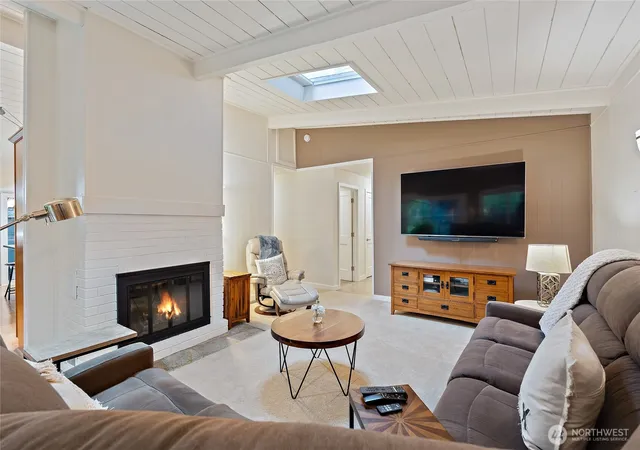 Photo 3 of Single family home for sale at 18483 47th Place NE, Lake Forest Park, WA 98155 | MLS# NWM2586884 | Listing updated on 2026-10-02