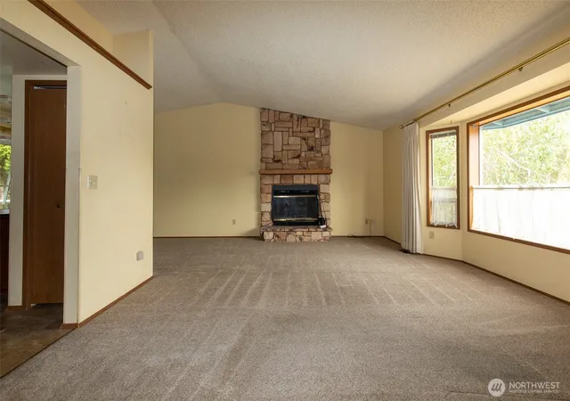 Photo 4 of Single family home for sale at 940 Grenz St, Wenatchee, WA 98801 | MLS# NWM2586902 | Listing updated on 2026-09-25