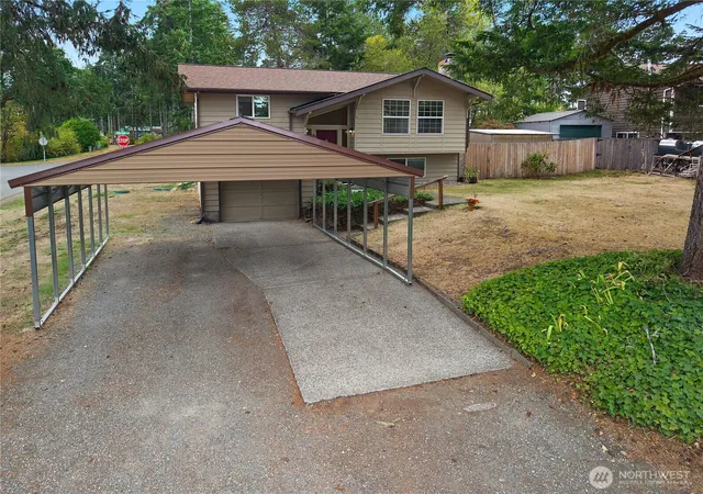 Photo 2 of Single family home for sale at 11 E Alder Pl W, Shelton, WA 98584 | MLS# NWM2586909 | Listing updated on 2026-10-14
