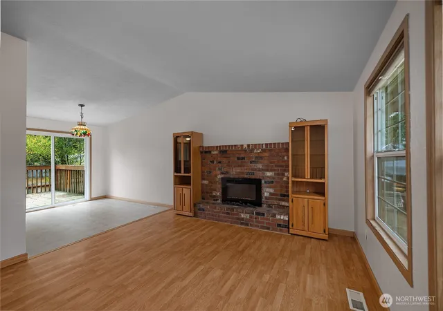 Photo 3 of Single family home for sale at 11 E Alder Pl W, Shelton, WA 98584 | MLS# NWM2586909 | Listing updated on 2026-10-14