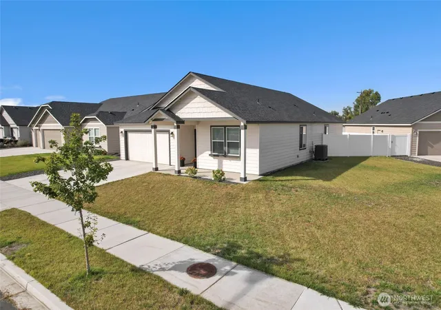 Photo 1 of Single family home for sale at 4212 W Bufflehead Blvd, Moses Lake, WA 98837 | MLS# NWM2586910 | Listing updated on 2026-09-25