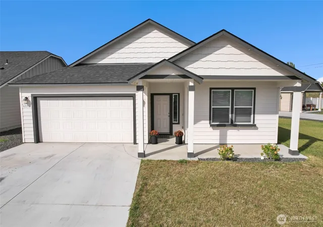 Photo 2 of Single family home for sale at 4212 W Bufflehead Blvd, Moses Lake, WA 98837 | MLS# NWM2586910 | Listing updated on 2026-09-25