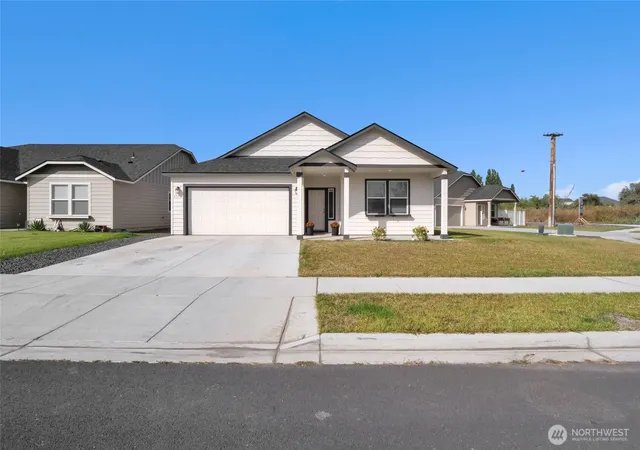 Photo 4 of Single family home for sale at 4212 W Bufflehead Blvd, Moses Lake, WA 98837 | MLS# NWM2586910 | Listing updated on 2026-09-25