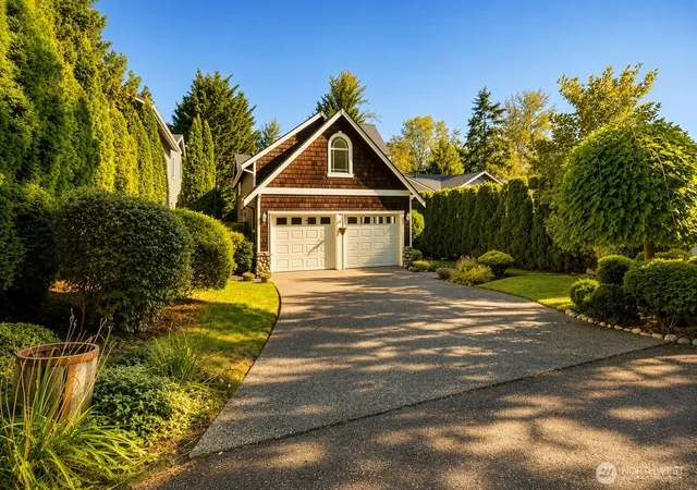 Photo 1 of Single family home for sale at 11612 Ne 107th Lane, Kirkland, WA 98033 | MLS# NWM2586918 | Listing updated on 2026-10-01