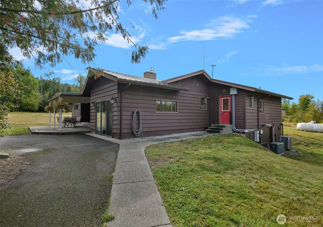 Photo 3 of Sale Pending at 3620 E Smith St, Bellingham, WA 98226 | MLS# NWM2586920 | Listing updated on 2026-09-30