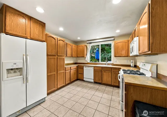 Photo 4 of Single family home for sale at 18230 Suncrest Ct SE, Yelm, WA 98597 | MLS# NWM2586923 | Listing updated on 2026-10-02