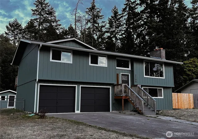 Photo 1 of Single family home for sale at 2105 Seabreeze Pl, Port Angeles, WA 98363 | MLS# NWM2586931 | Listing updated on 2026-09-30