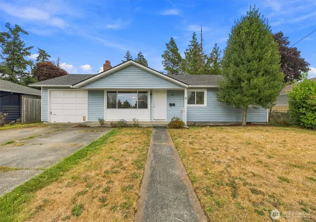 Photo 1 of Single family home for sale at 294 Ne Queets St, Oak Harbor, WA 98277 | MLS# NWM2586932 | Listing updated on 2026-09-28
