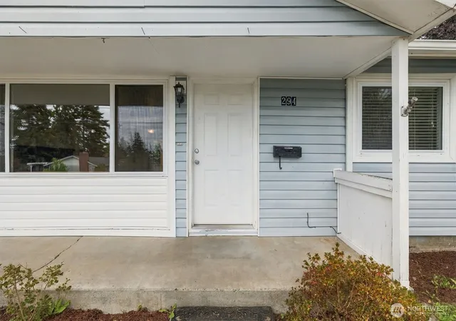 Photo 3 of Single family home for sale at 294 Ne Queets St, Oak Harbor, WA 98277 | MLS# NWM2586932 | Listing updated on 2026-09-28