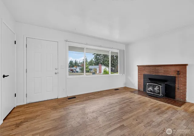 Photo 3 of Single family home for sale at 294 NE Queets St, Oak Harbor, WA 98277 | MLS# NWM2586932 | Listing updated on 2026-09-28