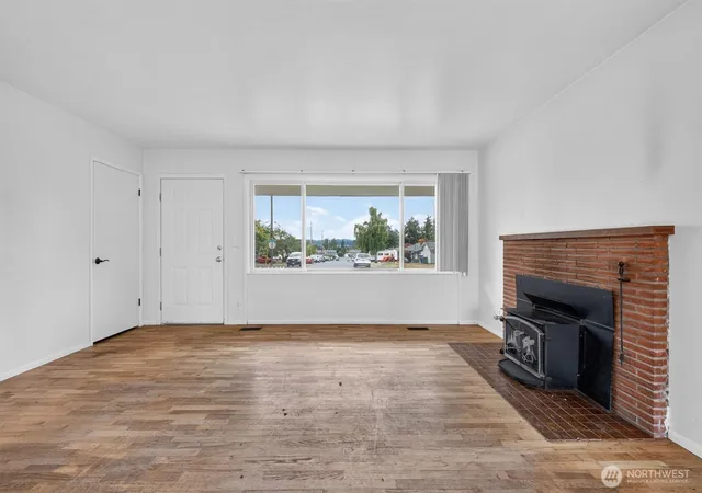 Photo 4 of Single family home for sale at 294 NE Queets St, Oak Harbor, WA 98277 | MLS# NWM2586932 | Listing updated on 2026-09-28