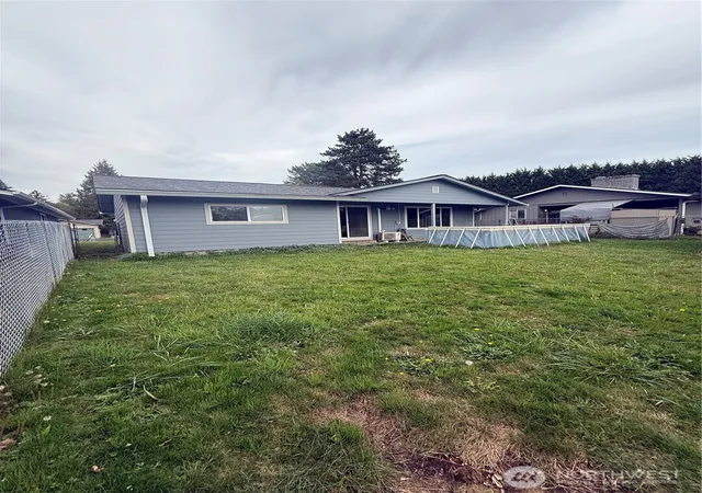Photo 2 of Sale Pending at 1008 Oak St, Kelso, WA 98626 | MLS# NWM2586933 | Listing updated on 2026-09-27