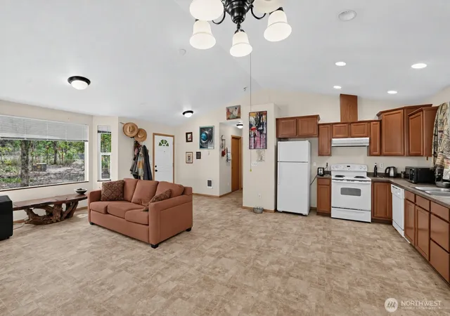 Photo 3 of Single family home for sale at 441 Spruce Cone Way, Goldendale, WA 98620 | MLS# NWM2586934 | Listing updated on 2026-09-29