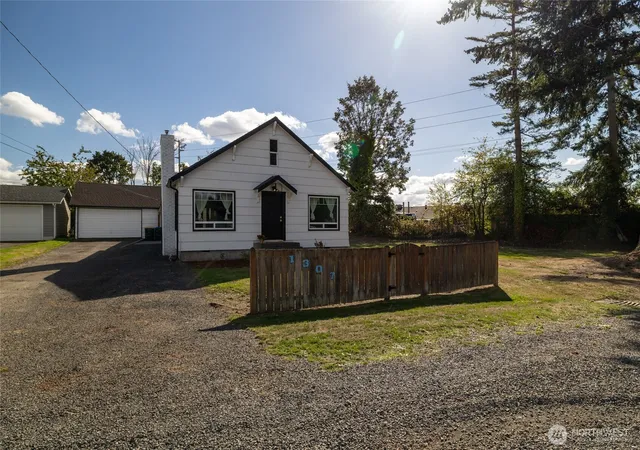 Photo 2 of Single family home for sale at 1307 Sw Johnson Ave Ct, Chehalis, WA 98532 | MLS# NWM2586935 | Listing updated on 2026-09-25