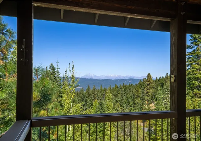 Photo 2 of Single family home for sale at 824 Huntrick Dr, Cle Elum, WA 98922 | MLS# NWM2586938 | Listing updated on 2026-09-28