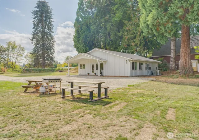 Photo 3 of Single family home for sale at 14300 NE 172nd Circle, Brush Prairie, WA 98606 | MLS# NWM2586939 | Listing updated on 2026-10-02
