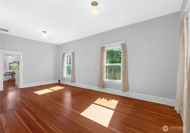 Photo 4 of Sale Pending at 2524 Franklin St, Bellingham, WA 98225 | MLS# NWM2586942 | Listing updated on 2026-09-28