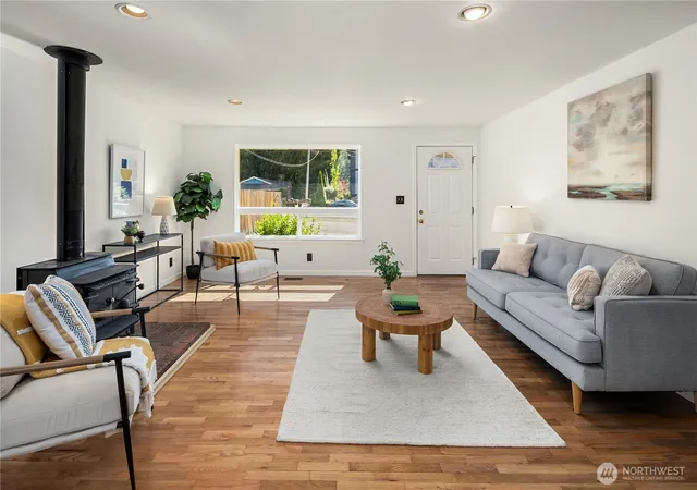 Photo 2 of Single family home for sale at 570 Se Andrews St, Issaquah, WA 98027 | MLS# NWM2586957 | Listing updated on 2026-10-02