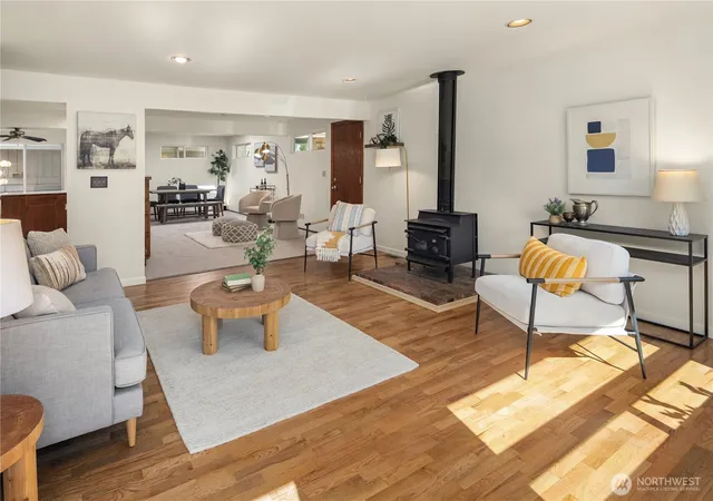 Photo 3 of Single family home for sale at 570 Se Andrews St, Issaquah, WA 98027 | MLS# NWM2586957 | Listing updated on 2026-10-02