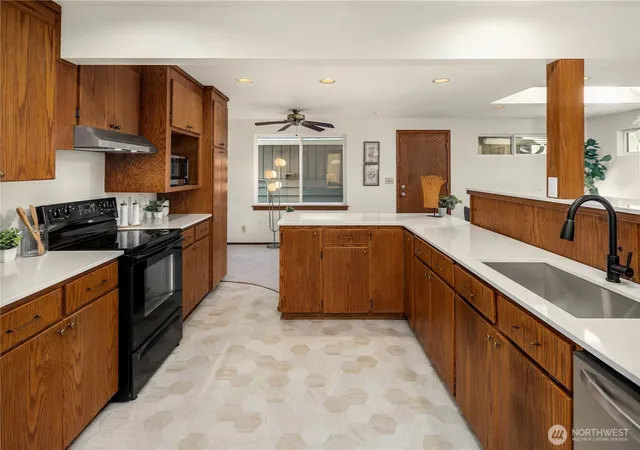 Photo 4 of Single family home for sale at 570 SE Andrews St, Issaquah, WA 98027 | MLS# NWM2586957 | Listing updated on 2026-10-02