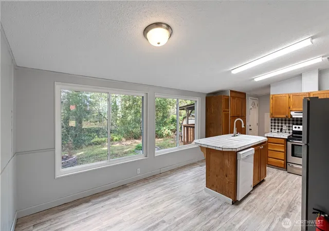 Photo 4 of Manufactured home for sale at 1920 E Trails End Dr, Belfair, WA 98528 | MLS# NWM2586962 | Listing updated on 2026-10-01