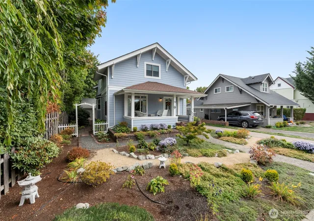 Photo 3 of Single family home for sale at 718 G St, Centralia, WA 98531 | MLS# NWM2586975 | Listing updated on 2026-09-28