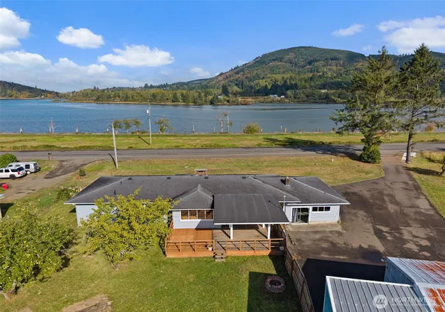 Photo 2 of Single family home for sale at 2520 Ocean Ave, Raymond, WA 98577 | MLS# NWM2586977 | Listing updated on 2026-10-01