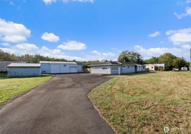 Photo 3 of Single family home for sale at 2520 Ocean Ave, Raymond, WA 98577 | MLS# NWM2586977 | Listing updated on 2026-10-01