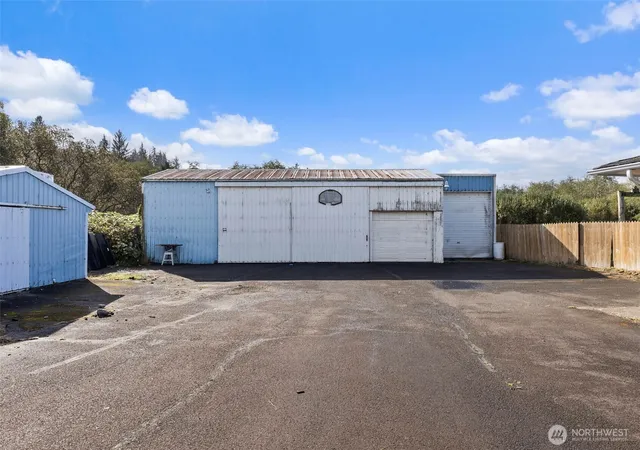 Photo 3 of Single family home for sale at 2520 Ocean Ave, Raymond, WA 98577 | MLS# NWM2586977 | Listing updated on 2026-10-01