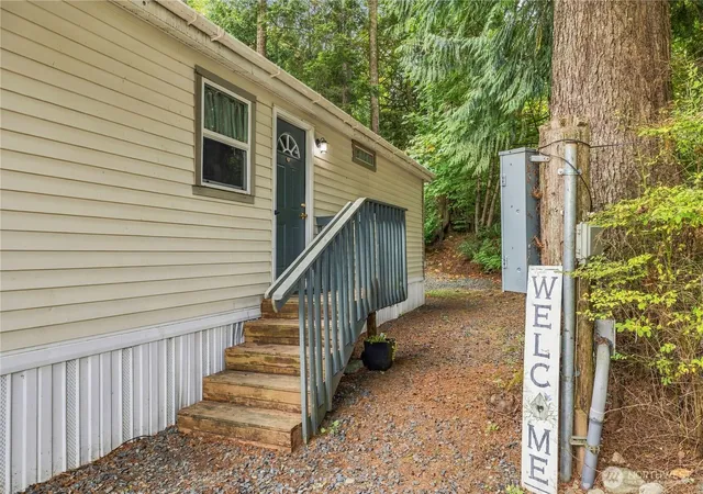 Photo 3 of Manufactured home for sale at 13001 E Loop View Dr, Granite Falls, WA 98252 | MLS# NWM2586988 | Listing updated on 2026-10-01