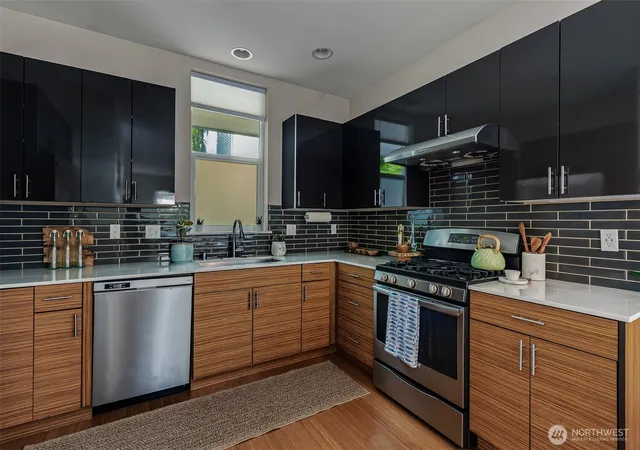 Photo 4 of Sale Pending at 3421 Beacon Ave S, Seattle, WA 98144 | MLS# NWM2586992 | Listing updated on 2026-10-01