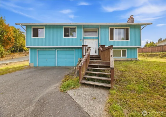 Single family home for sale at 1807 9th Street SW, Puyallup, WA 98371 | MLS# NWM2587007