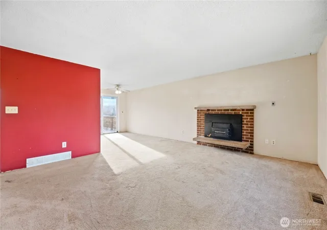 Photo 4 of Sale Pending at 1807 9th Street SW, Puyallup, WA 98371 | MLS# NWM2587007 | Listing updated on 2026-10-01