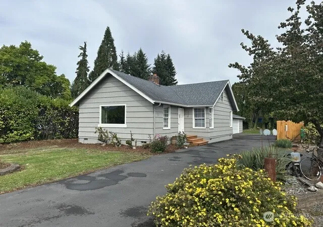 Photo 1 of Single family home for sale at 3324 Ocean Beach Hwy, Longview, WA 98632 | MLS# NWM2587010 | Listing updated on 2026-09-25