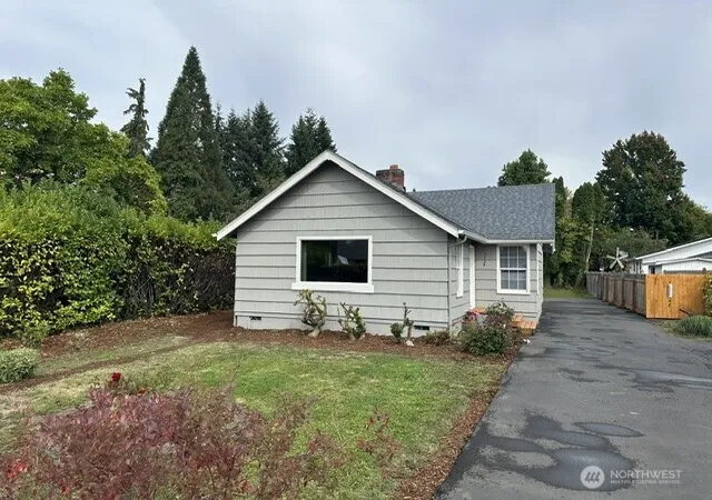 Photo 2 of Single family home for sale at 3324 Ocean Beach Hwy, Longview, WA 98632 | MLS# NWM2587010 | Listing updated on 2026-09-25