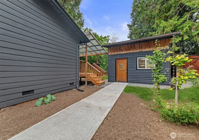 Photo 2 of Single family home for sale at 14415 105th Avenue Ne, Kirkland, WA 98034 | MLS# NWM2587029 | Listing updated on 2026-09-29