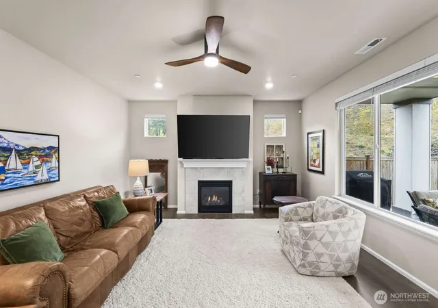 Photo 2 of Single family home for sale at 1231 Baker Hts Loop, Bremerton, WA 98312 | MLS# NWM2587032 | Listing updated on 2026-09-25