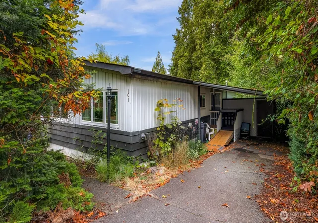 Photo 2 of Manufactured home for sale at 4000 Flynn St #101, Bellingham, WA 98229 | MLS# NWM2587036 | Listing updated on 2026-09-28