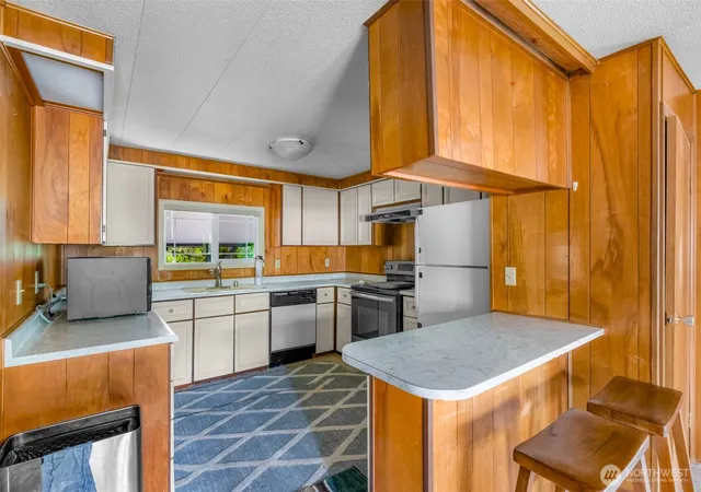 Photo 4 of Manufactured home for sale at 4000 Flynn St #101, Bellingham, WA 98229 | MLS# NWM2587036 | Listing updated on 2026-09-28