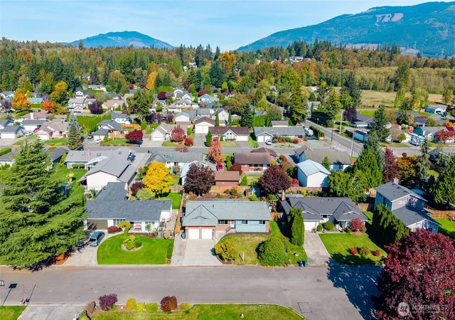 Photo 2 of Single family home for sale at 820 Dana Dr, Sedro Woolley, WA 98284 | MLS# NWM2587049 | Listing updated on 2026-10-15