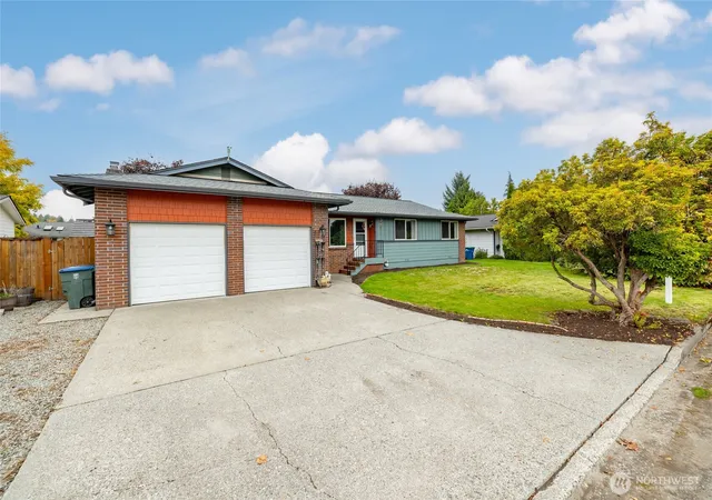 Photo 4 of Single family home for sale at 820 Dana Dr, Sedro Woolley, WA 98284 | MLS# NWM2587049 | Listing updated on 2026-10-15