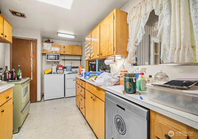 Photo 4 of Sale Pending at 13205 160th Avenue SE, Renton, WA 98059 | MLS# NWM2587056 | Listing updated on 2026-10-02