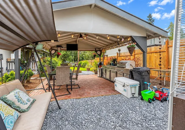 Photo 4 of Manufactured home for sale at 20801 Bonanza Dr E, Bonney Lake, WA 98391 | MLS# NWM2587060 | Listing updated on 2026-09-30
