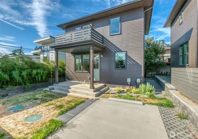 Photo 3 of Condo for sale at 429 Pine St #C, Eastsound, WA 98245 | MLS# NWM2587063 | Listing updated on 2026-09-28