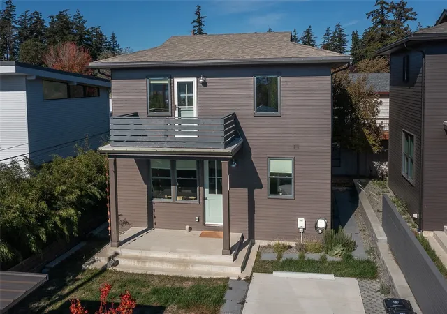 Photo 3 of Condo for sale at 429 Pine St #C, Eastsound, WA 98245 | MLS# NWM2587063 | Listing updated on 2026-10-16
