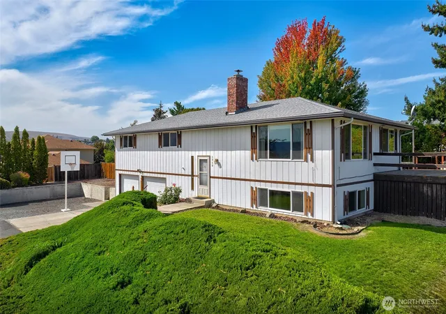 Photo 1 of Sale Pending at 1710 S 73rd Avenue, Yakima, WA 98908 | MLS# NWM2587069 | Listing updated on 2026-10-02